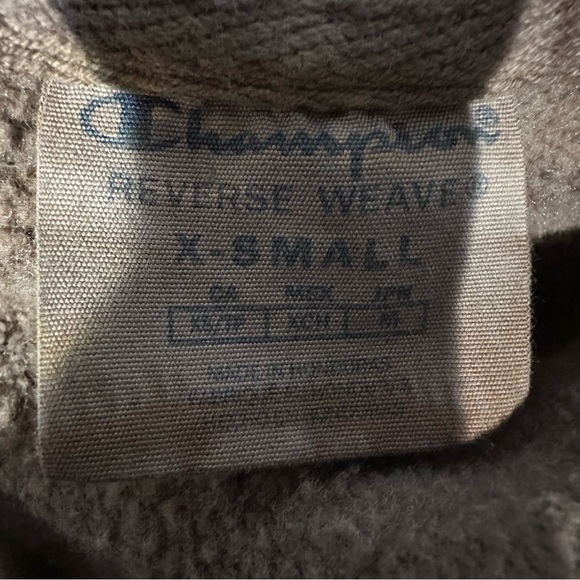 Champion Sweater - Picture 4 of 4